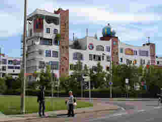 Hundertwasser: Das Martin-Luther-Gymnasium